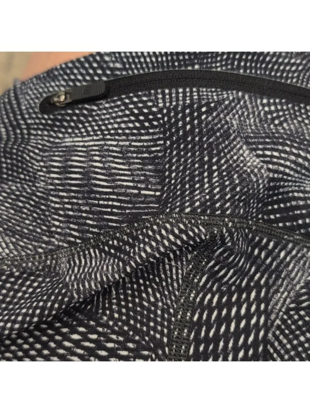 Lululemon Run Off Route Mid Rise Crop 21
